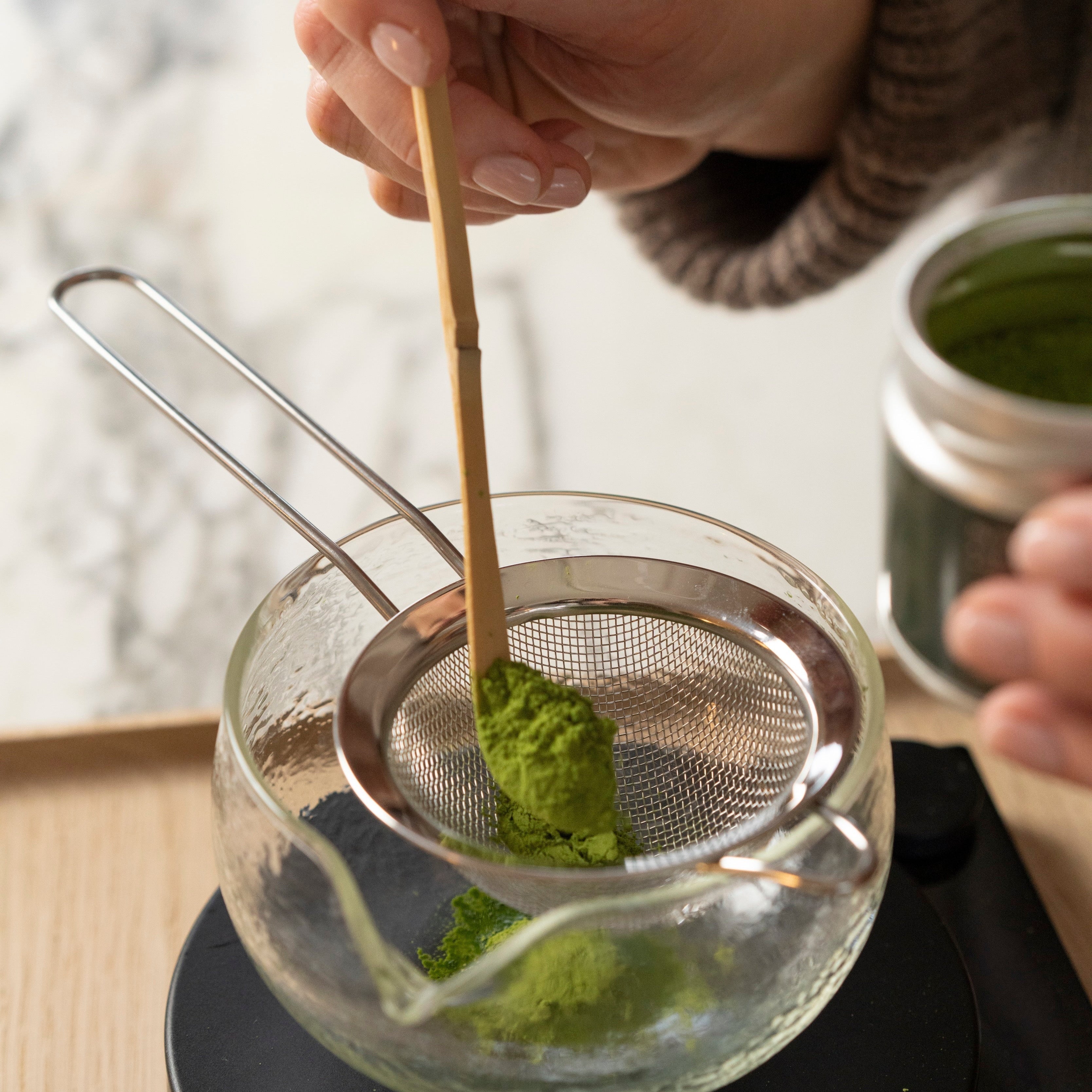 Essentielle redskaber til at lave matcha – og hvorfor de gør en forskel