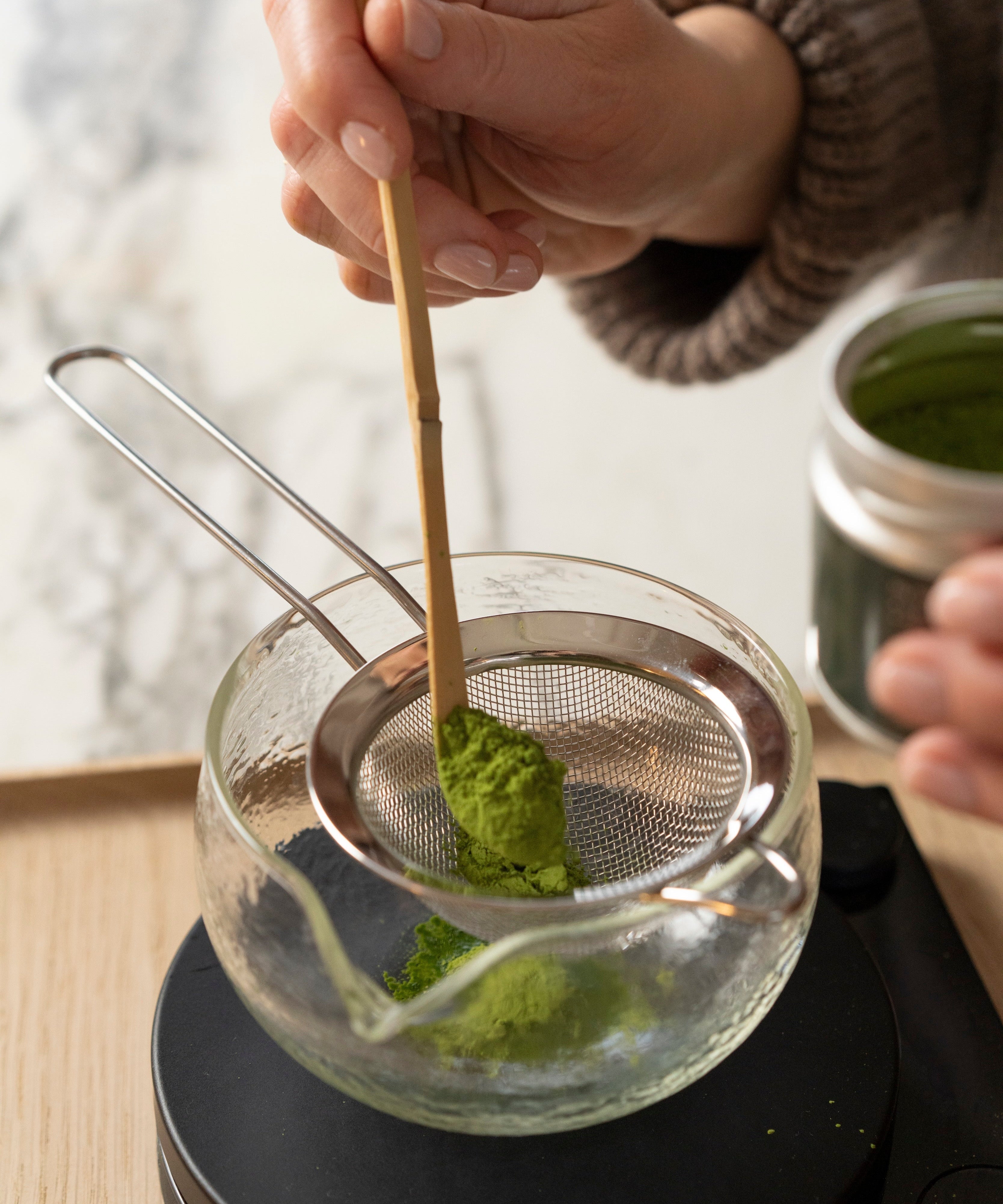 Essentielle redskaber til at lave matcha – og hvorfor de gør en forskel